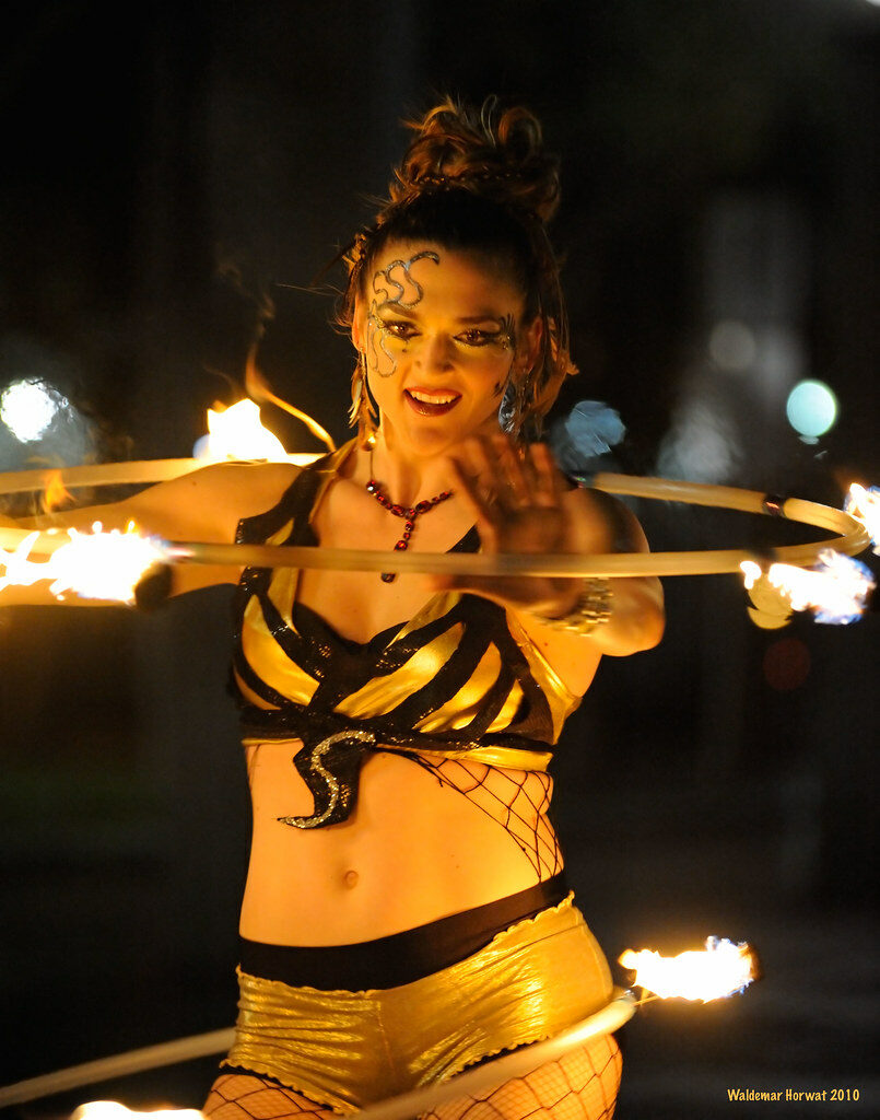 Double fire hooping [097729]